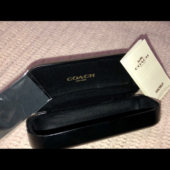 🕶🤗 Coach Sunglasses 🤗🕶 - Picture 5 of 6